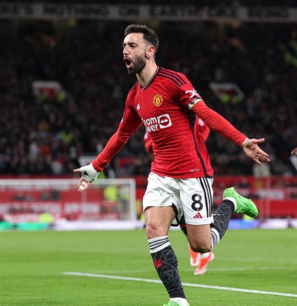 曼聯(lián)中場(chǎng)引援新動(dòng)向：B費(fèi)力薦M費(fèi)，多隊(duì)競(jìng)逐年輕才俊