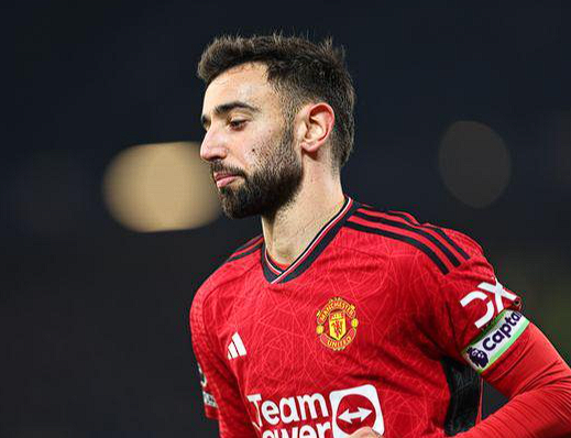 曼聯(lián)中場(chǎng)引援新動(dòng)向：B費(fèi)力薦M費(fèi)，多隊(duì)競(jìng)逐年輕才俊